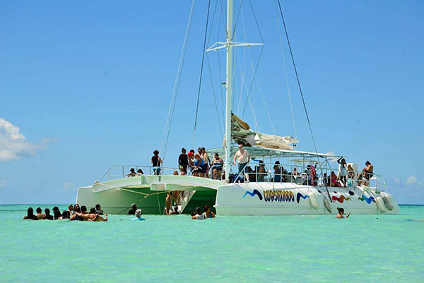 catamaran saona